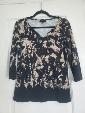 Abstract Tye Dye Print V-Neck 3/4 Sleeve Top in Black and Cream